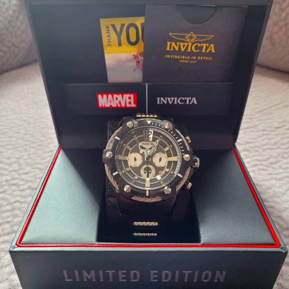 INVICTA PUNISHER WATCH " NEEDS BATTERY REPLACMENT"